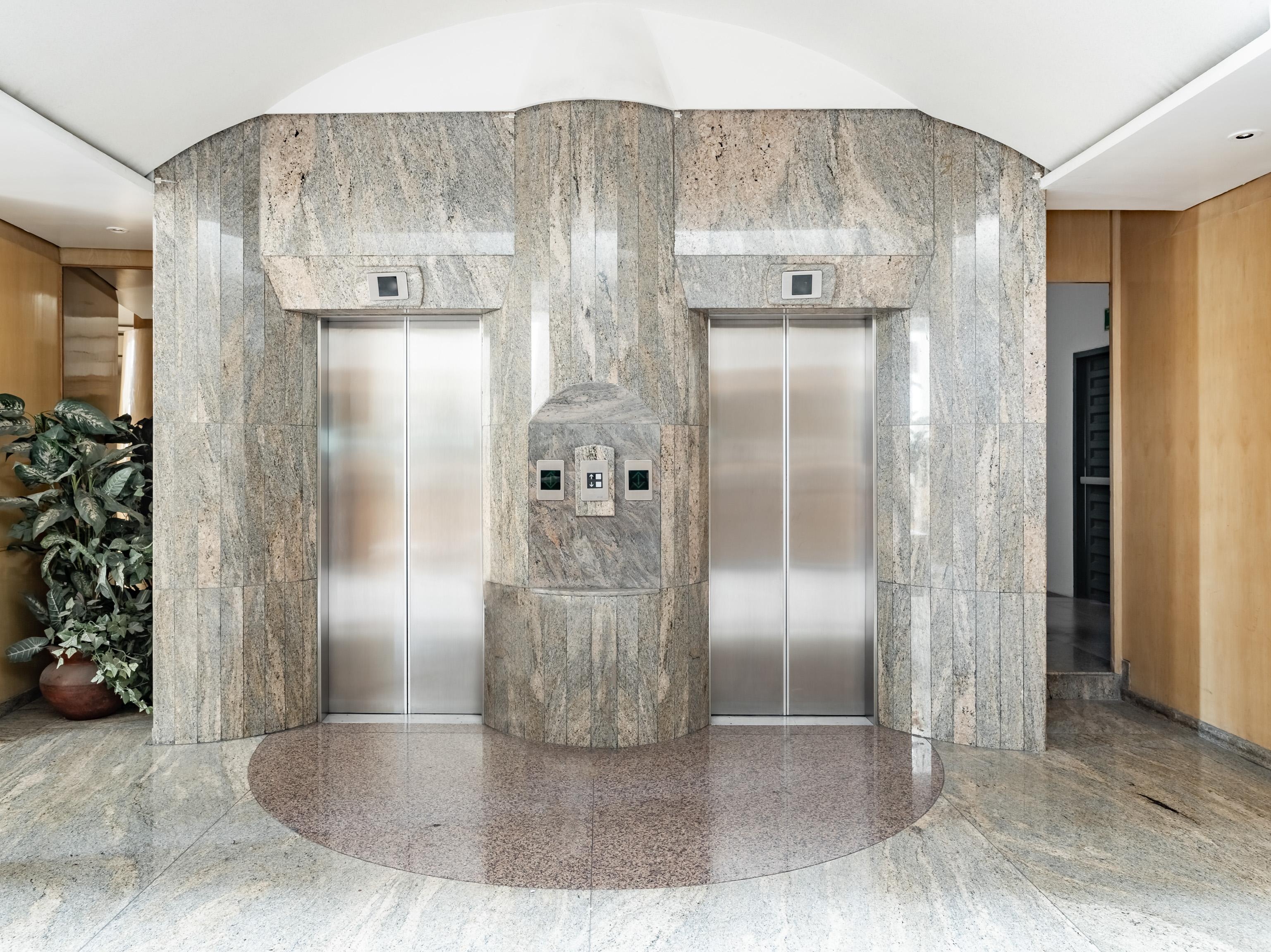 Capital O Andrade, Mexico City Ngoại thất bức ảnh Elevators in a hotel